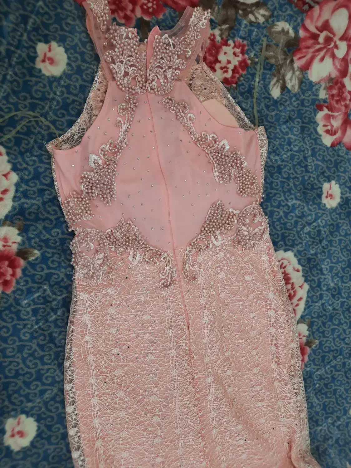 لباس مجلسی|لباس|لار, |دیوار