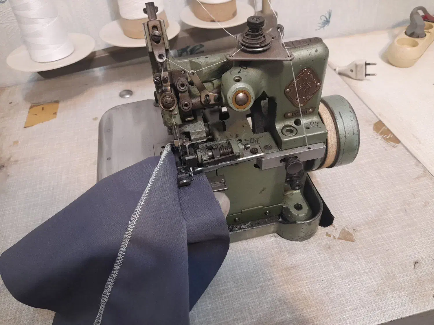 چرخ خیاطی خانگی و صنعتی و سردوز ژاپنی|چرخ خیاطی و ریسندگی|ساری, |دیوار