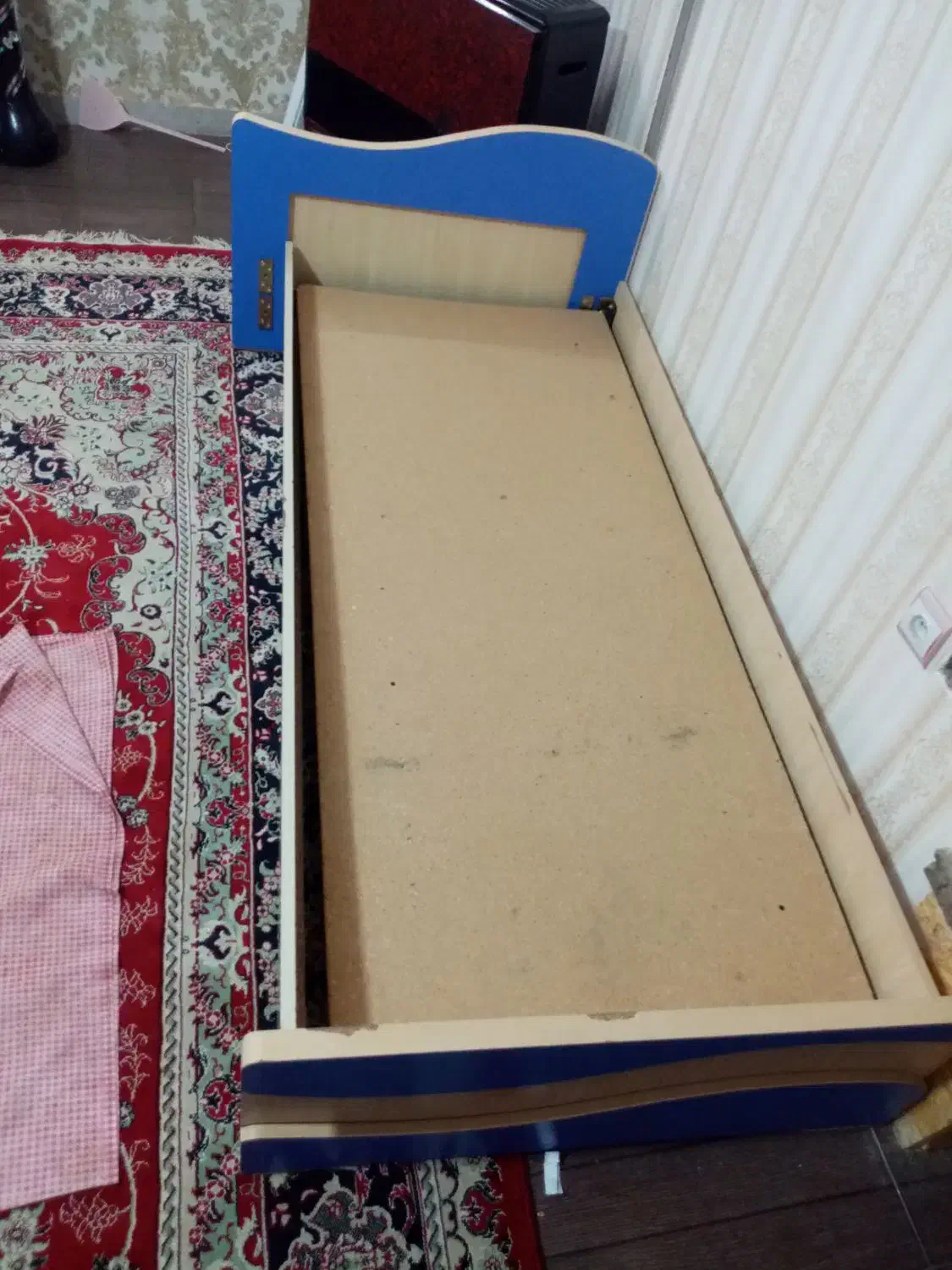 تخت یک. نفره|تخت و سرویس خواب|شیروان (خراسان), |دیوار