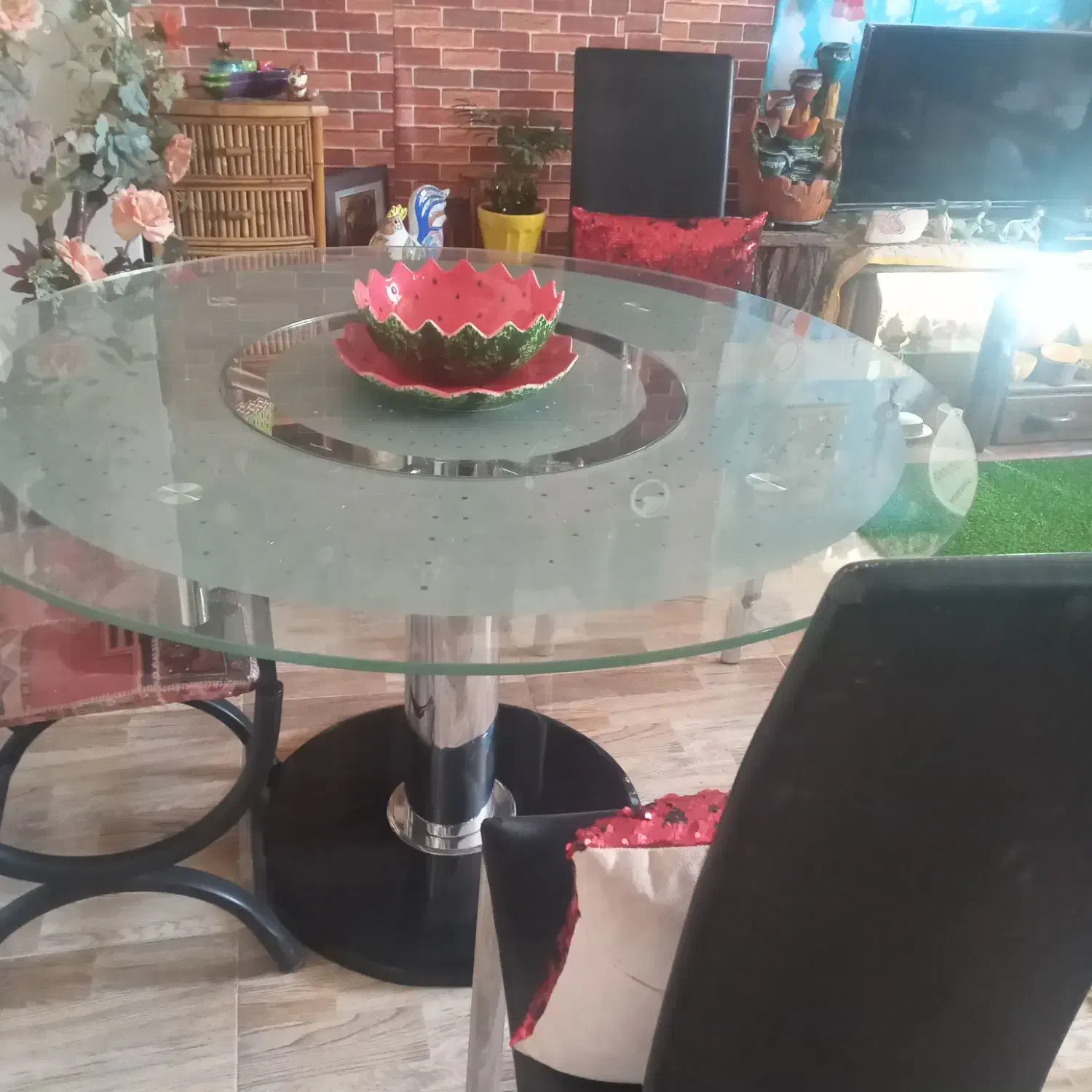 میز گرد شیشه ای خارجی|میز و صندلی غذاخوری|شاهینشهر, فردوسی|دیوار