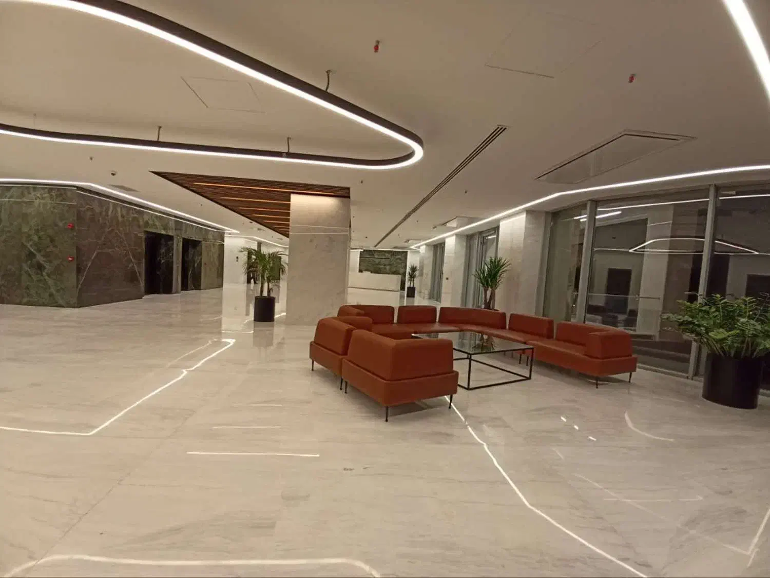 ۱۵۵ متری، کلید نخورده، شیک