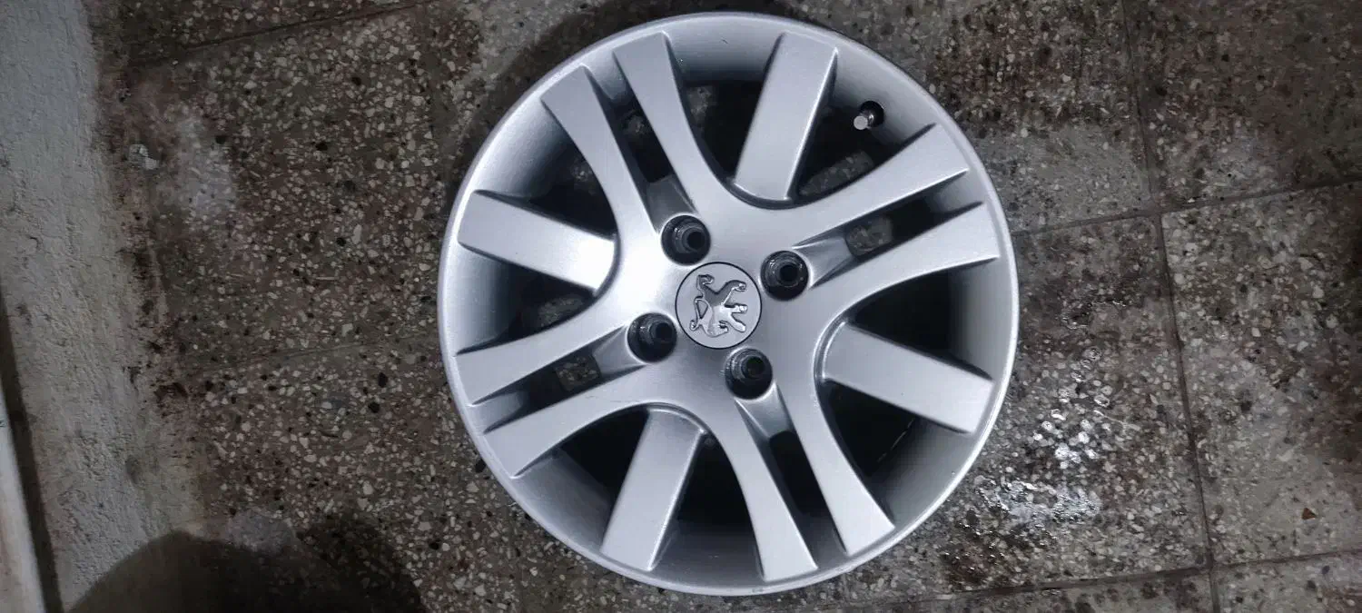 رینگ صلیبی 15و 4 عدد لاستیک بارز 205|قطعات یدکی و لوازم جانبی|پاکدشت, پاکدشت (مامازند)|دیوار