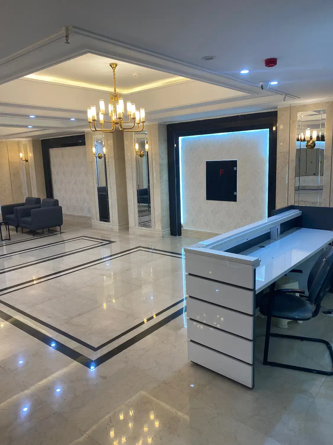 میدان ملت ۱۰۵متری ۲خوابه فول امکانات