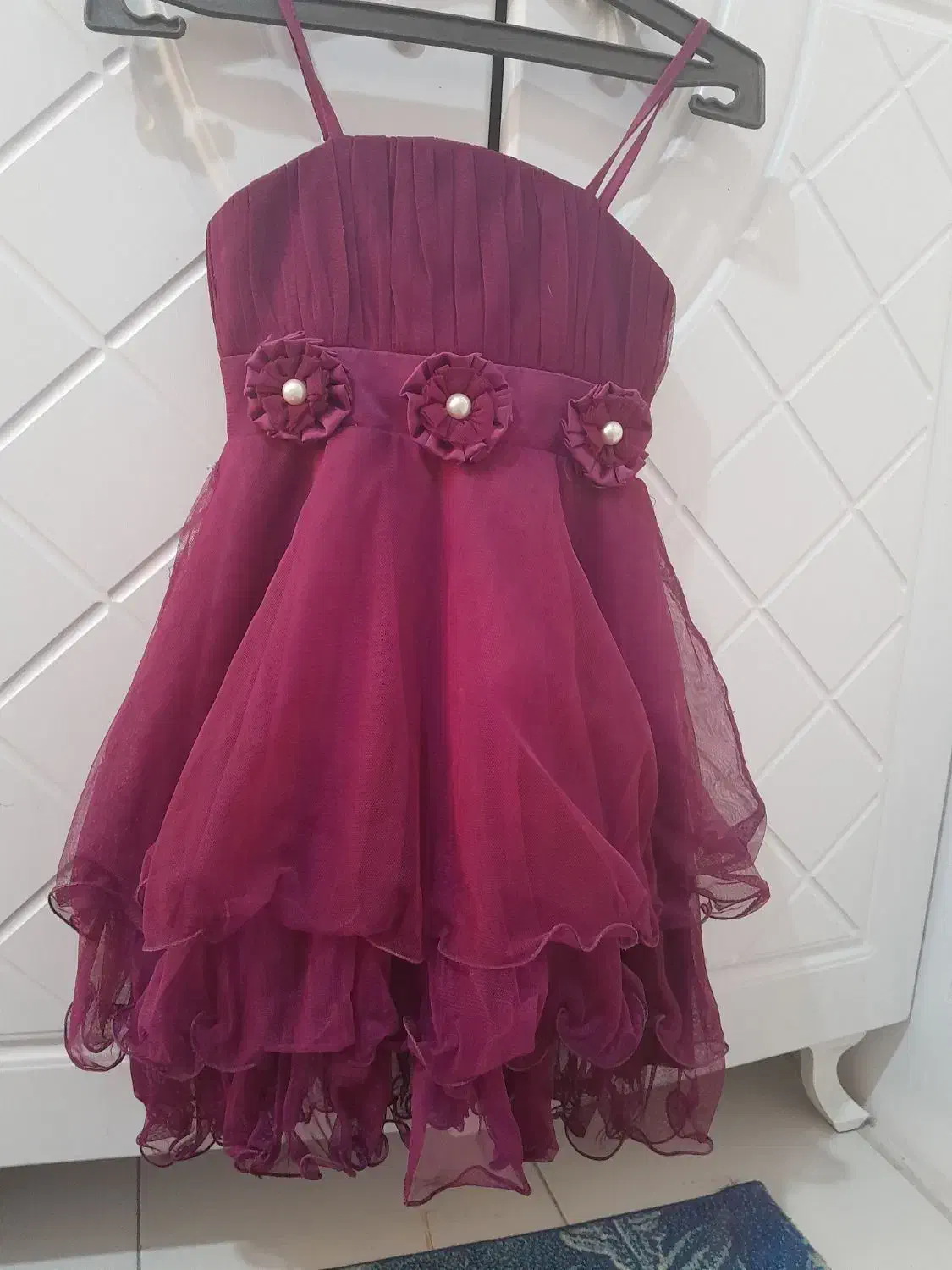 لباس مجلسی دخترانه|لباس|رباط‌کریم, رباط‌کریم|دیوار