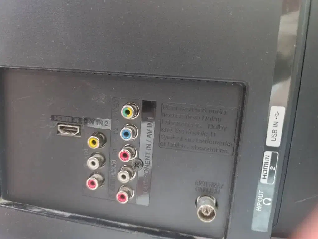 ال ای دی ال جی ۴۲اینج همراه میزدر حد نو|تلویزیون و پروژکتور|تبریز, |دیوار