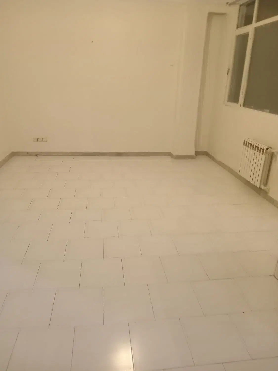 دبستان ۷۵متری ۲خوابه ۵طبقه ۴واحدی طبقه ۲