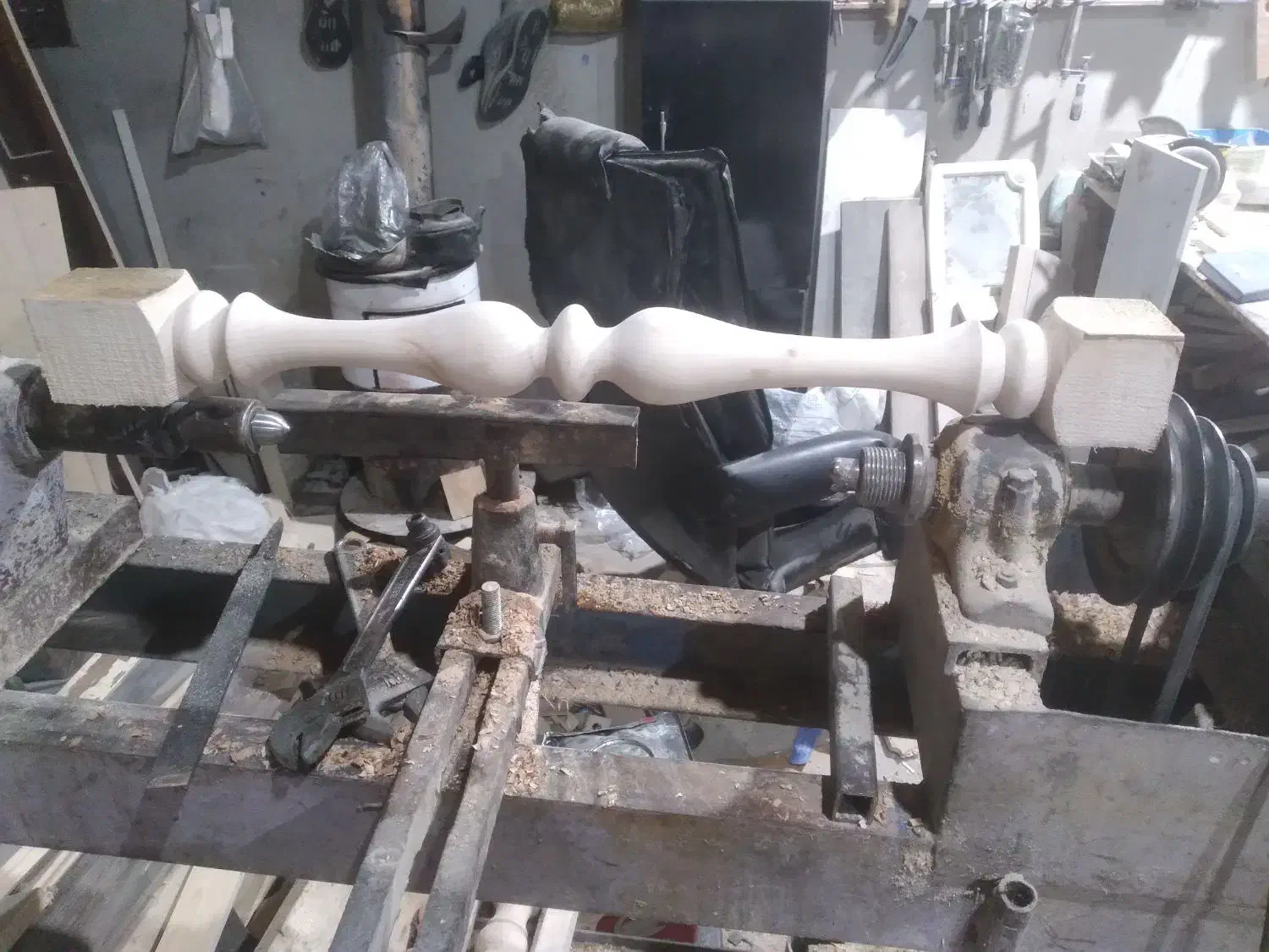 پایه نرده چوبی  خراطی  سندبلاست|خدمات پیشه و مهارت|رشت, کوی طالقانی|دیوار