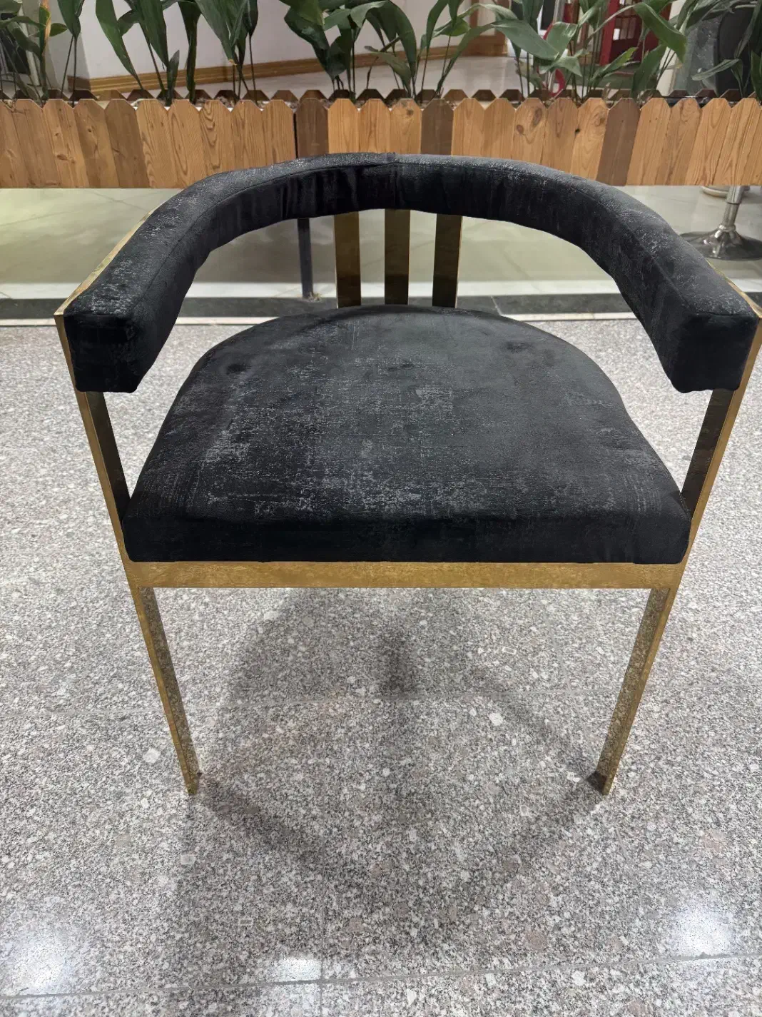 میز و صندلی|میز و صندلی غذاخوری|اصفهان, جلفا|دیوار