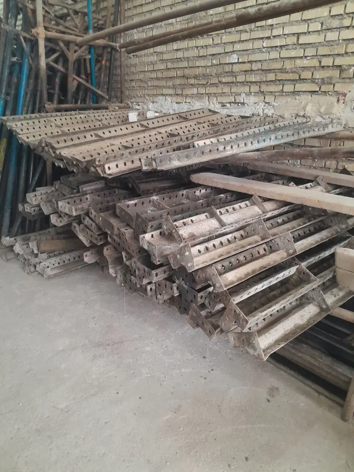 قالب اهنی|ابزارآلات|آبادان, |دیوار