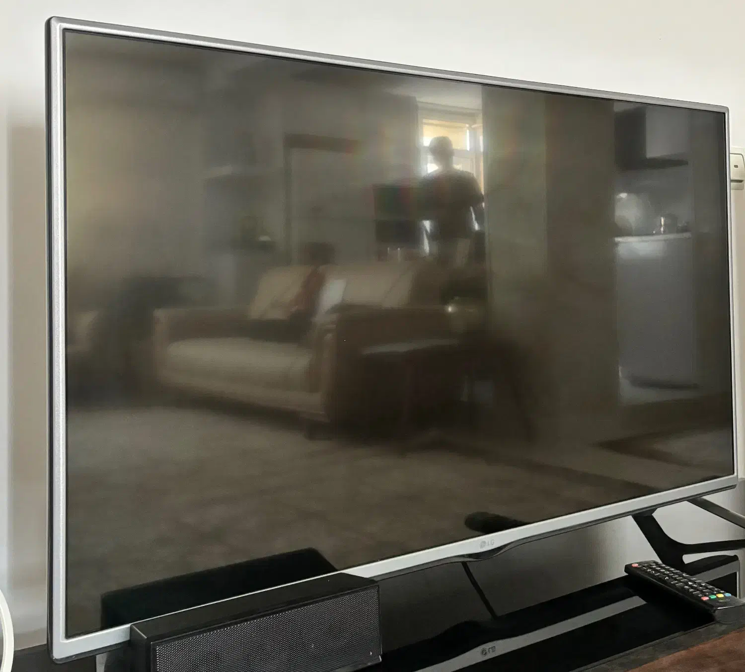 تلویزیون ال جی ۴۲ اینچ|تلویزیون و پروژکتور|مهاباد (آذربایجان غربی), |دیوار