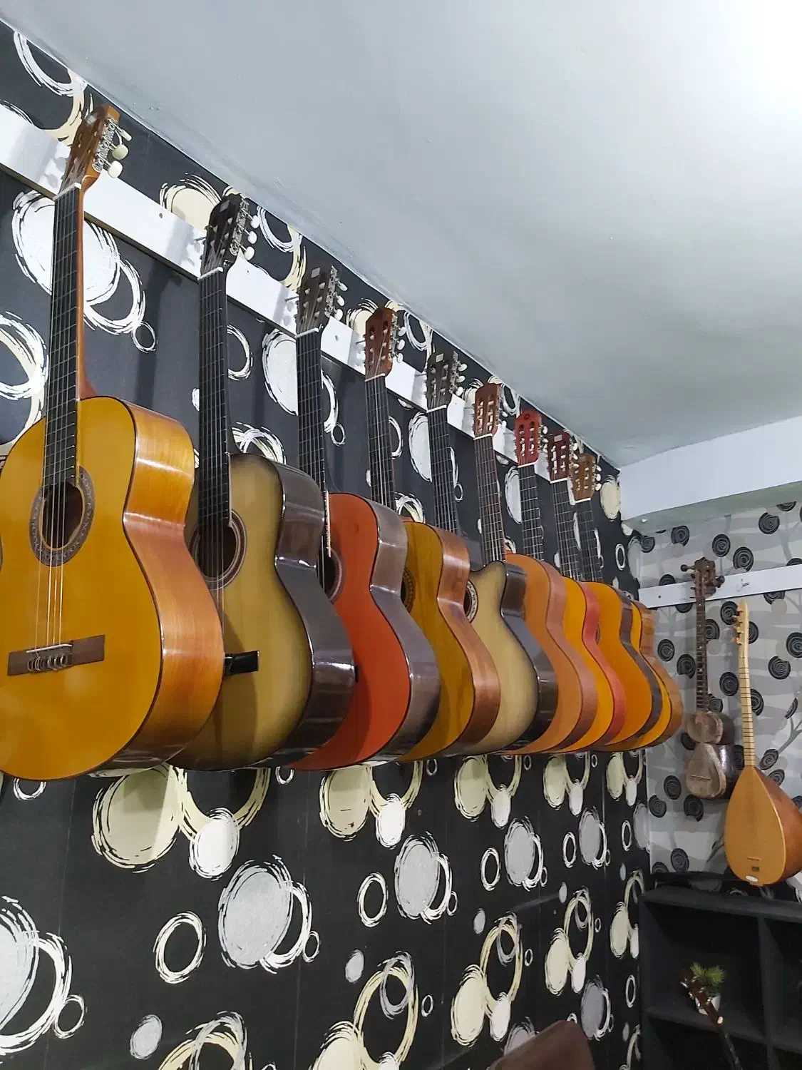 گیتار ساز ویولن|گیتار، بیس، امپلیفایر|پارس‌آباد, |دیوار