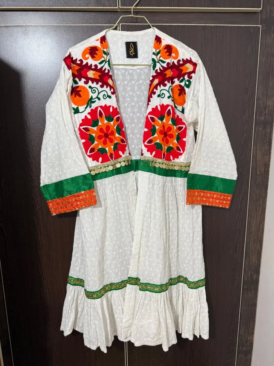 مانتو|لباس|صدرا-فارس, فاز ۱|دیوار