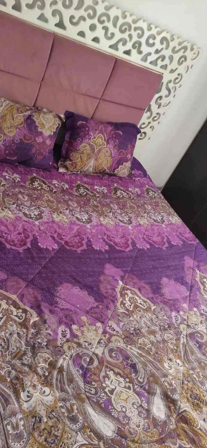 تخت خواب و میز وایینه|تخت و سرویس خواب|صومعه‌سرا, |دیوار