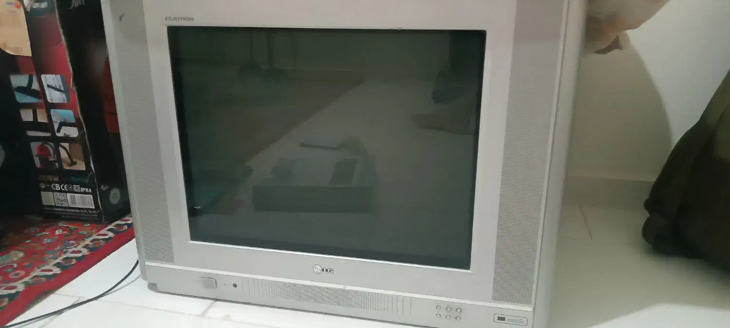 تلفزیون|تلویزیون و پروژکتور|پرند, فاز ۶|دیوار