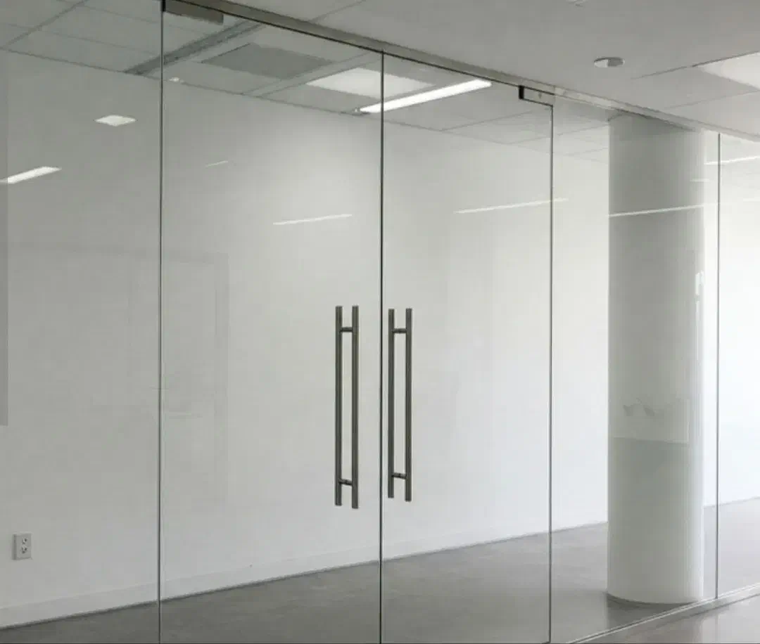 تعمیر و نصب شیشه سکوریت و آلومینیوم|خدمات پیشه و مهارت|شاهین‌شهر, شهرک صنعتی|دیوار