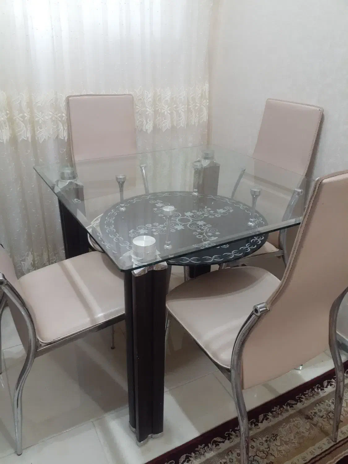 میز ناهار خوری ۴ نفره در حد نو|میز و صندلی غذاخوری|رشت, نخودچر|دیوار