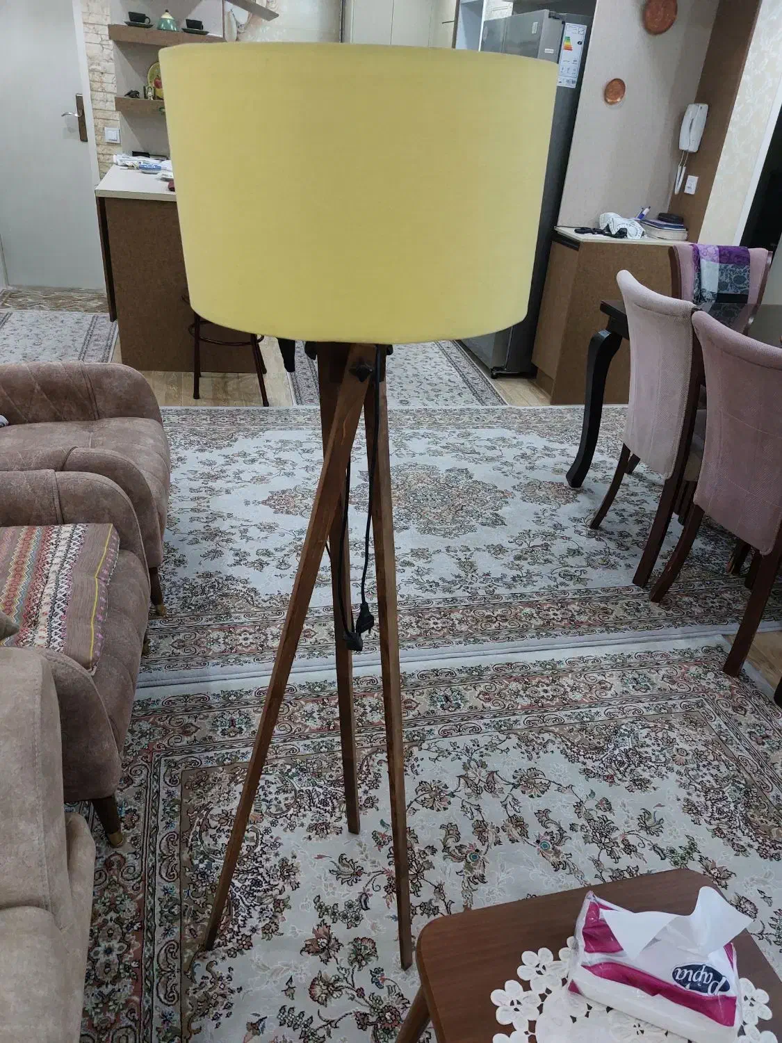 آباژورایستاده|چراغ خواب و آباژور|اندیشه, اندیشه فاز ۲|دیوار