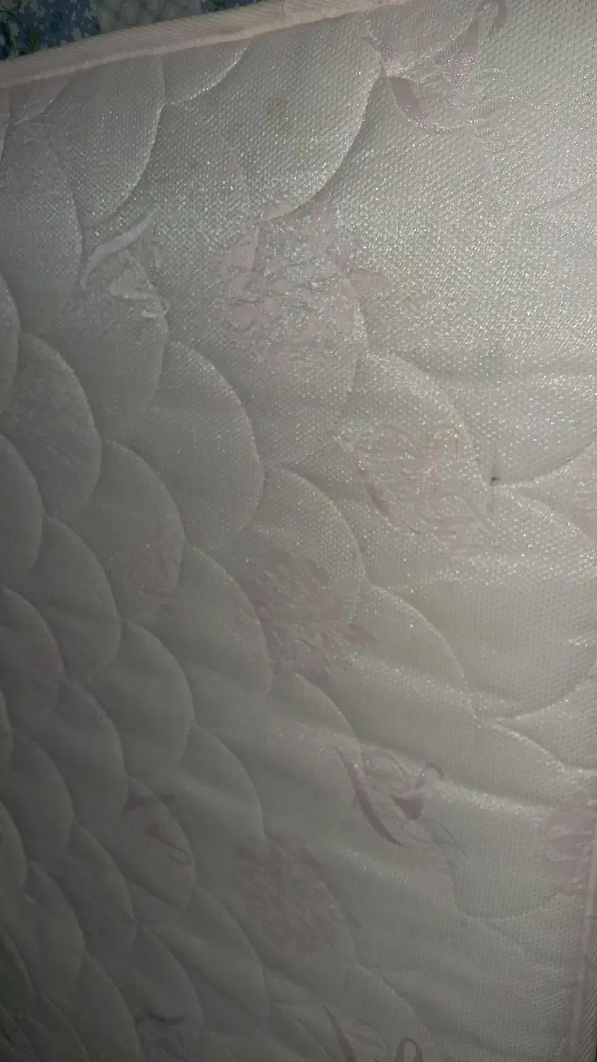 یک تشت تخت دونفره ودو تشک تخت کودک به فروش میرسد|تشک تختخواب|اردبیل, |دیوار