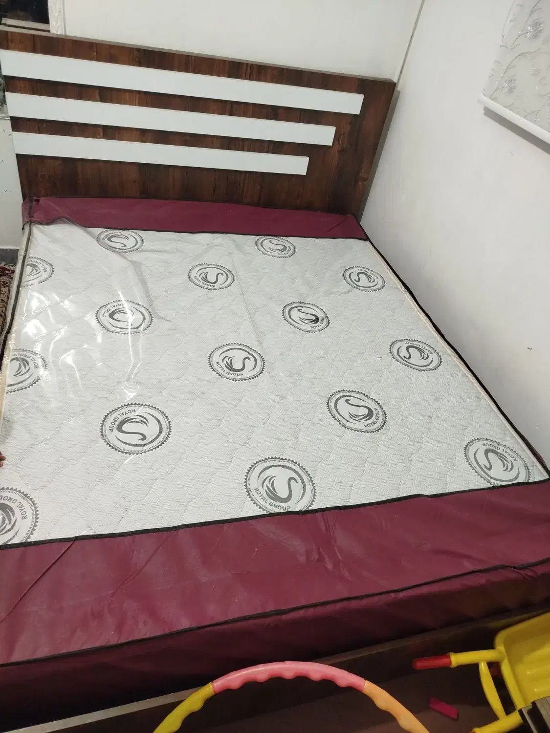 تخت خواب دو نفره سالم|تخت و سرویس خواب|ساوه, |دیوار