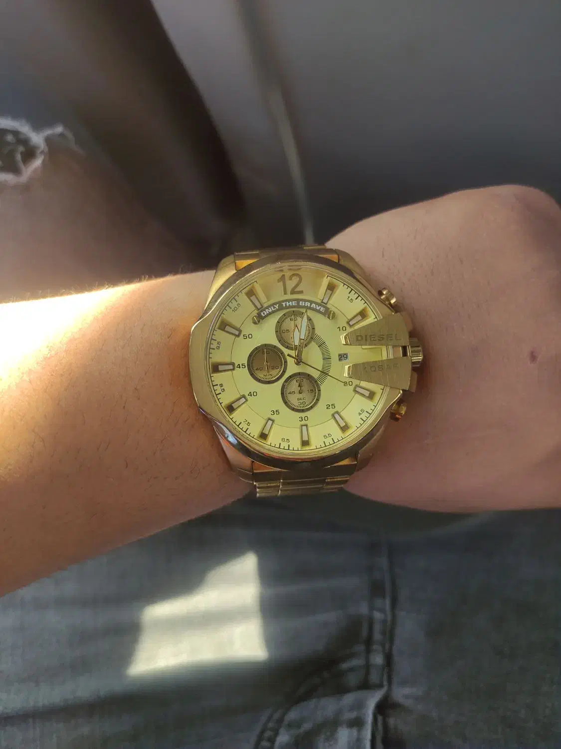 ساعت دیزل شاخ دار|ساعت|پرند, فاز ۴|دیوار