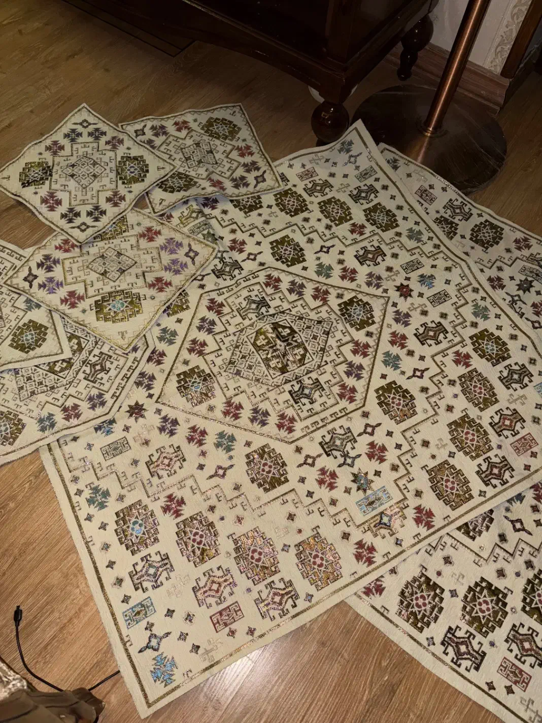 رومیزی طرح مخمل قلمکاری|پرده، رانر، رومیزی|گرگان, |دیوار