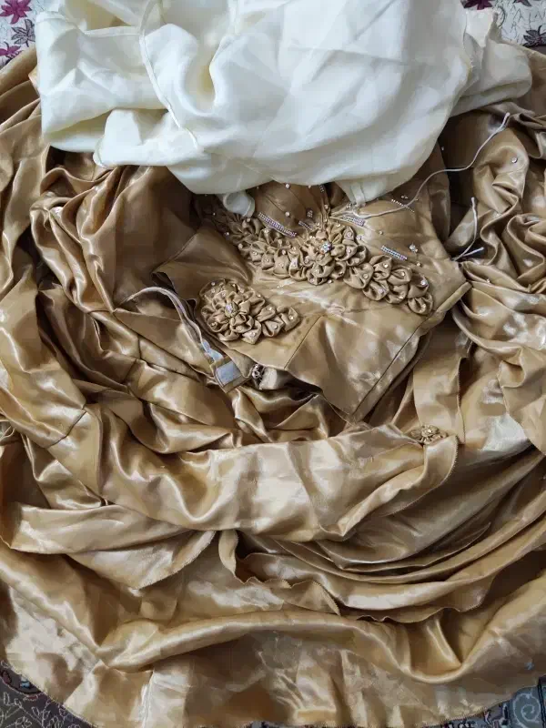 لباس مجلسی|لباس|فلاورجان, |دیوار