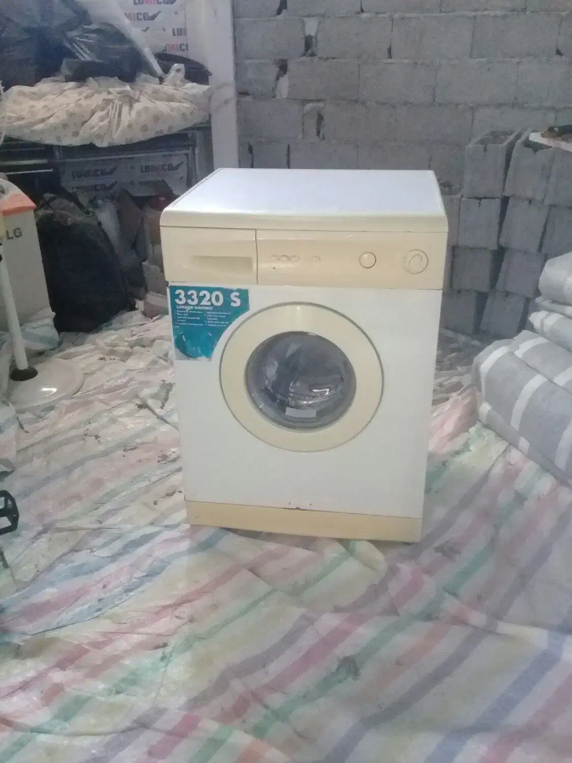 ماشین لباسشویی ارچلیک ترک بسیار سالم|ماشین لباسشویی و خشک‌کن لباس|رشت, معلم|دیوار