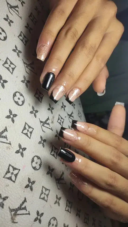 نیاز به مدل برای کاشت ناخن|خدمات آرایشگری و زیبایی|آذرشهر, |دیوار