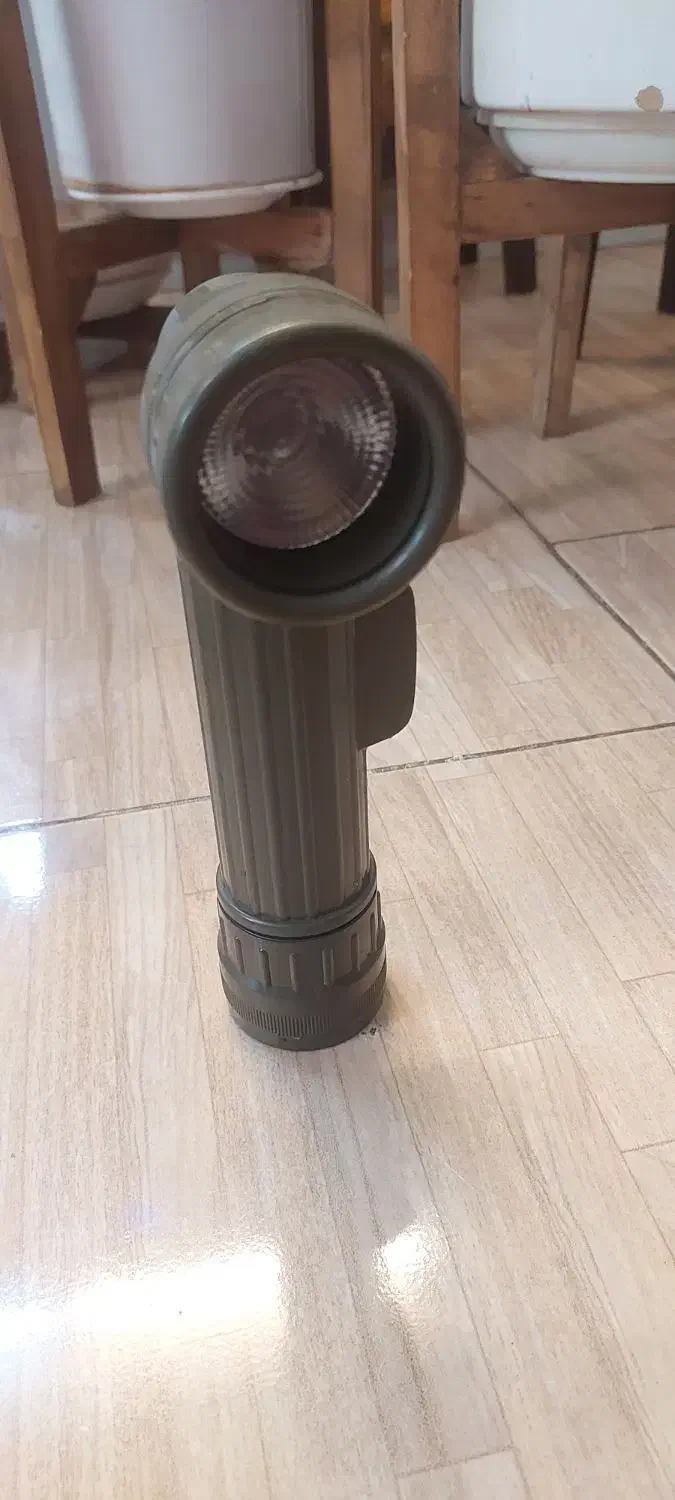 چراغ قوه آمریکایی کلکسیونی|کلکسیون اشیاء عتیقه|ری, شهادت|دیوار