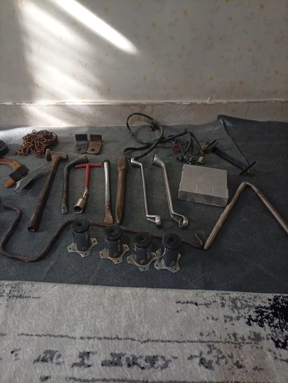 تعدادی ابزار|ابزارآلات|قرچک, مهدیه|دیوار