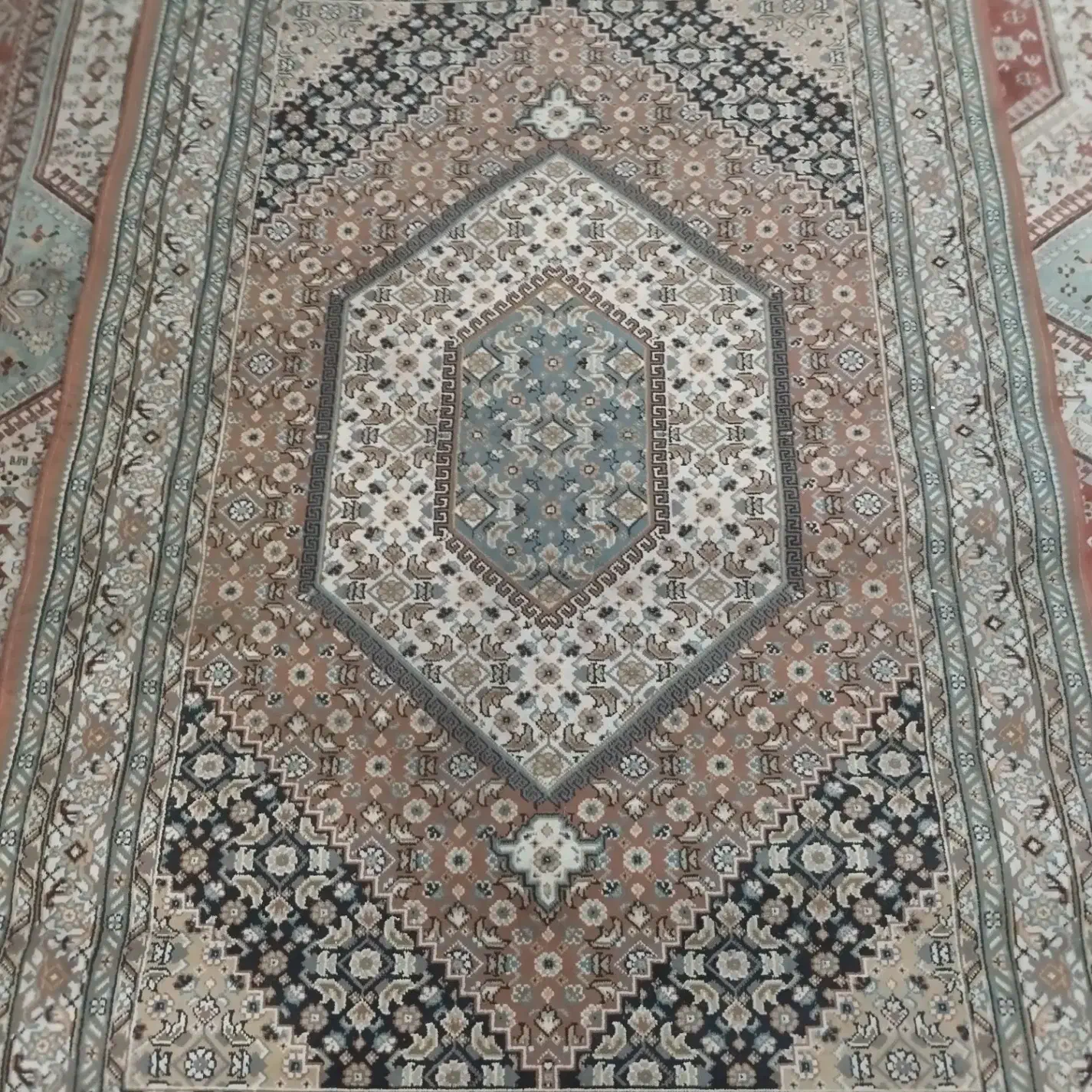 فرش|فرش|کرج, اصفهانی‌ها|دیوار