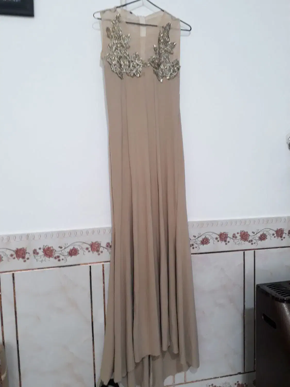 لباس مجلسی|لباس|ری, شهادت|دیوار