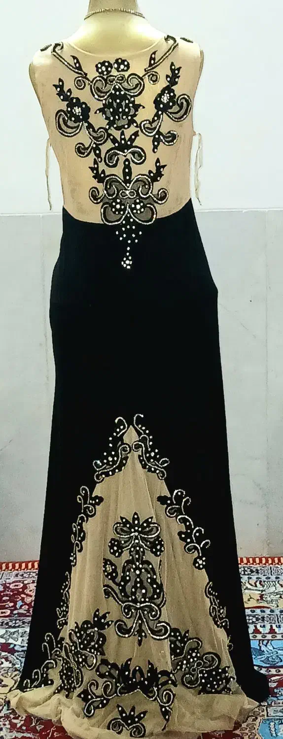 لباس مجلسی|لباس|یزد, |دیوار