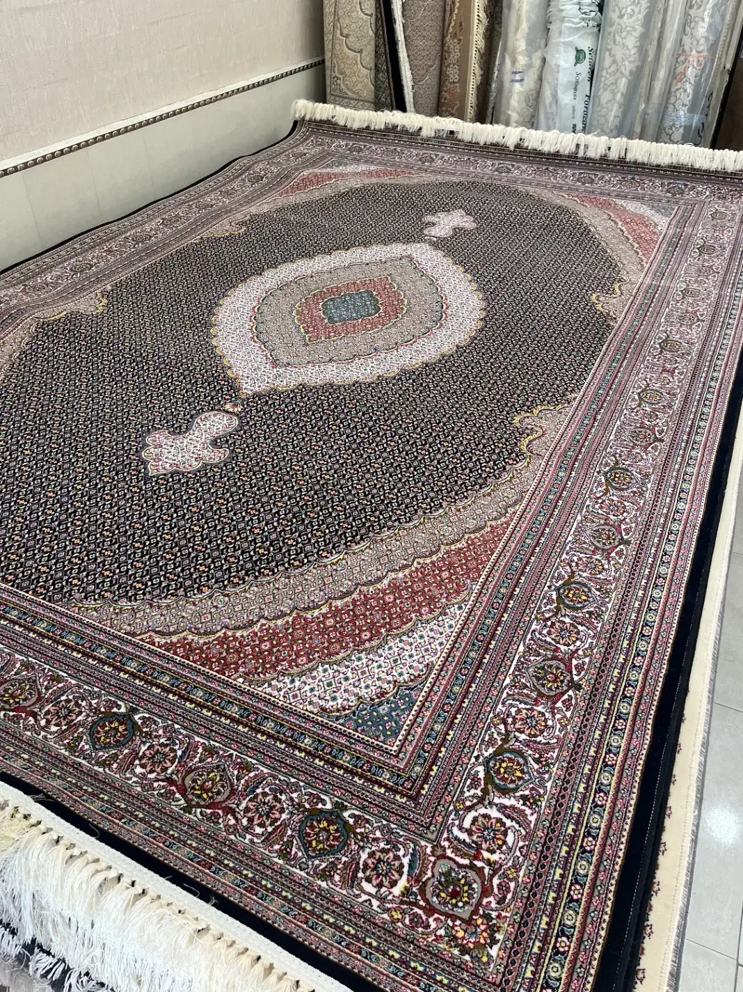 یک جفت فرش ۹متری ۷۰۰شانه نو اکبند|فرش|خوی, |دیوار