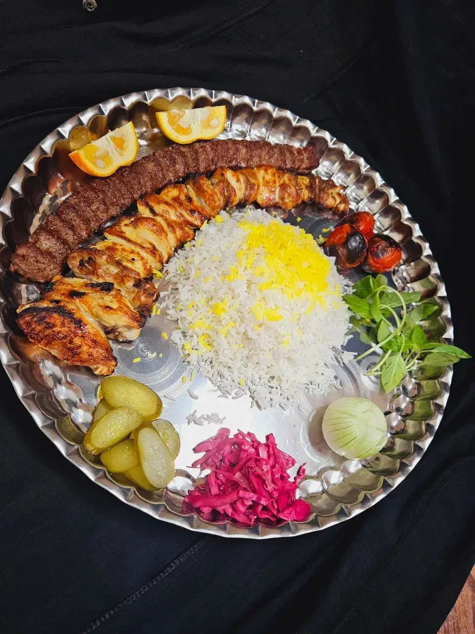 همکاری دررستوران شهرافتاب واقع درکمربندی|استخدام خدمات فروشگاه و رستوران|اردستان, |دیوار