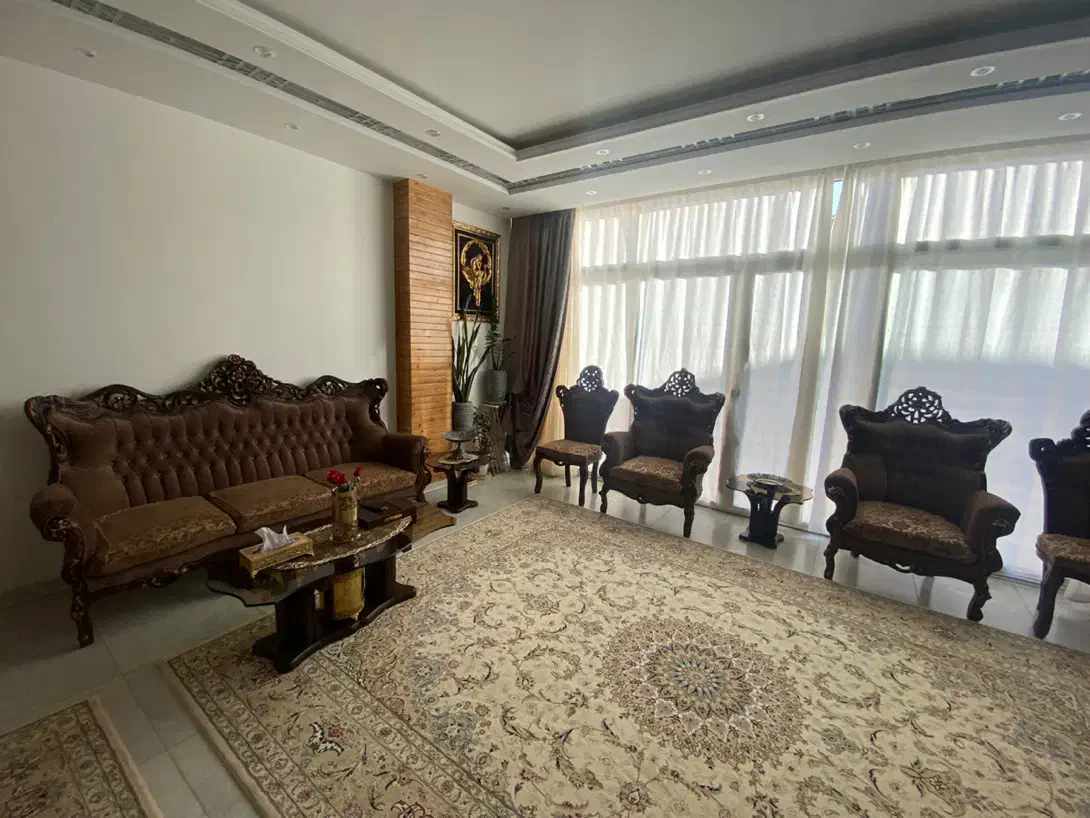 مبل سلطنتی ۷ نفره با دو میزبان وناهارخوری|مبلمان خانگی و میز عسلی|نجف‌آباد, امام خمینی|دیوار