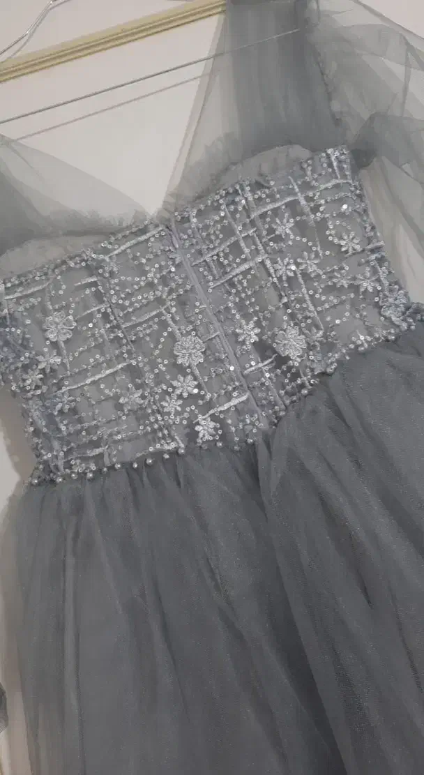 لباس شب (لباس مجلسی)|لباس|تربت‌حیدریه, آبشار|دیوار