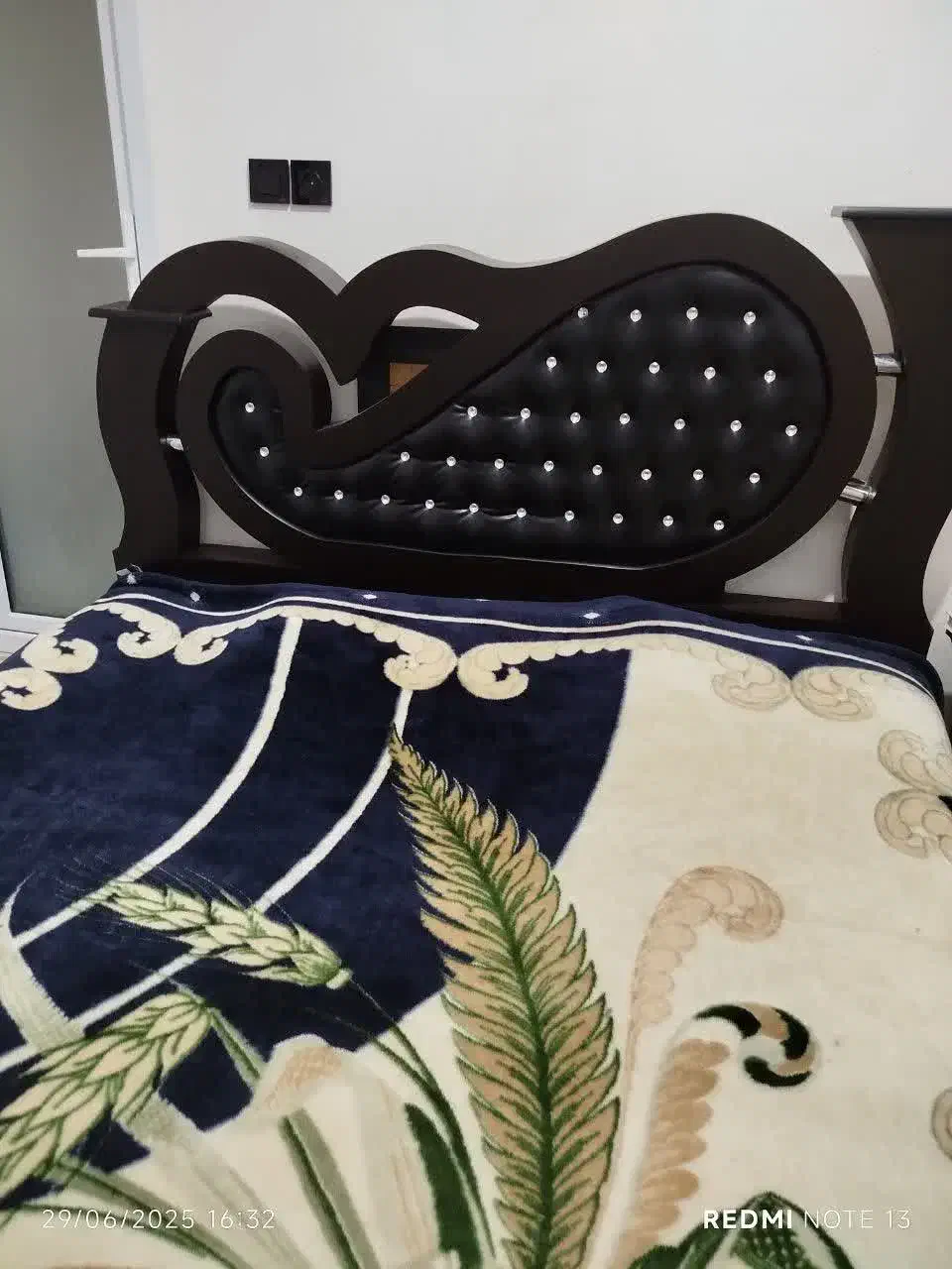 تخت خواب دونفره اهدایی رایگان|تخت و سرویس خواب|مشهد, شفا|دیوار