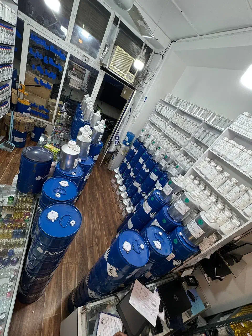 فروشنده اقا جهت کار در عطر فروشی|استخدام بازاریابی و فروش|تهران, پامنار|دیوار