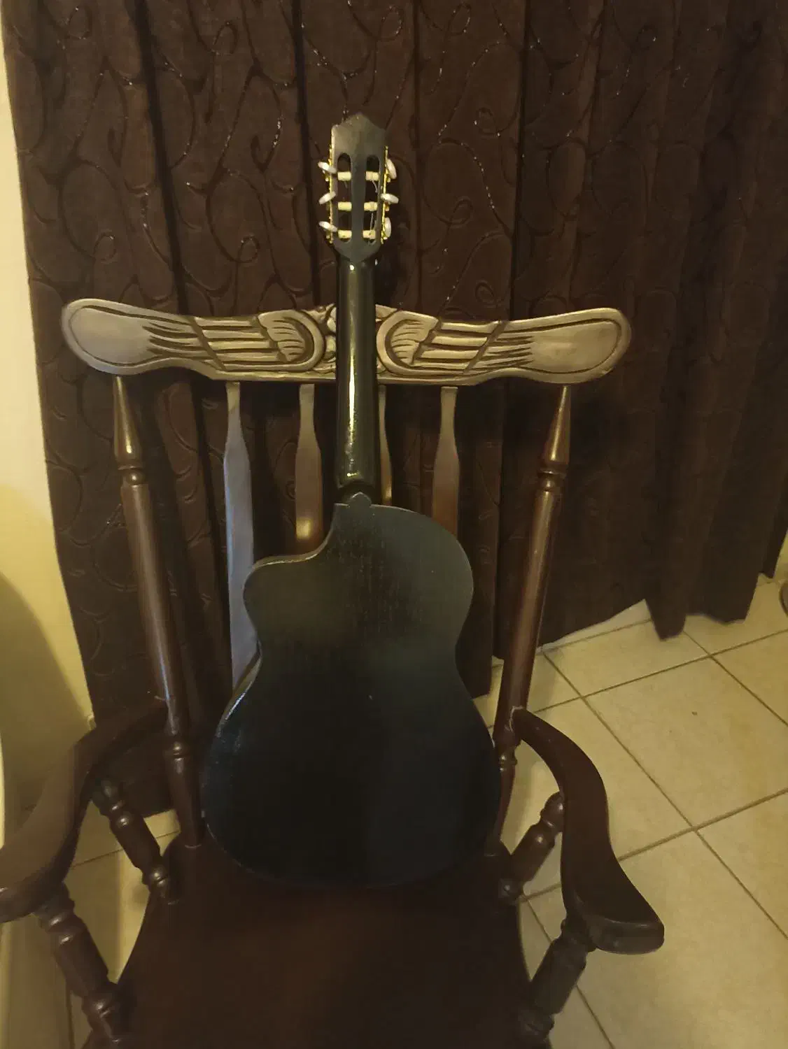 گیتار کلاسیک|گیتار، بیس، امپلیفایر|پرند, فاز ۵|دیوار