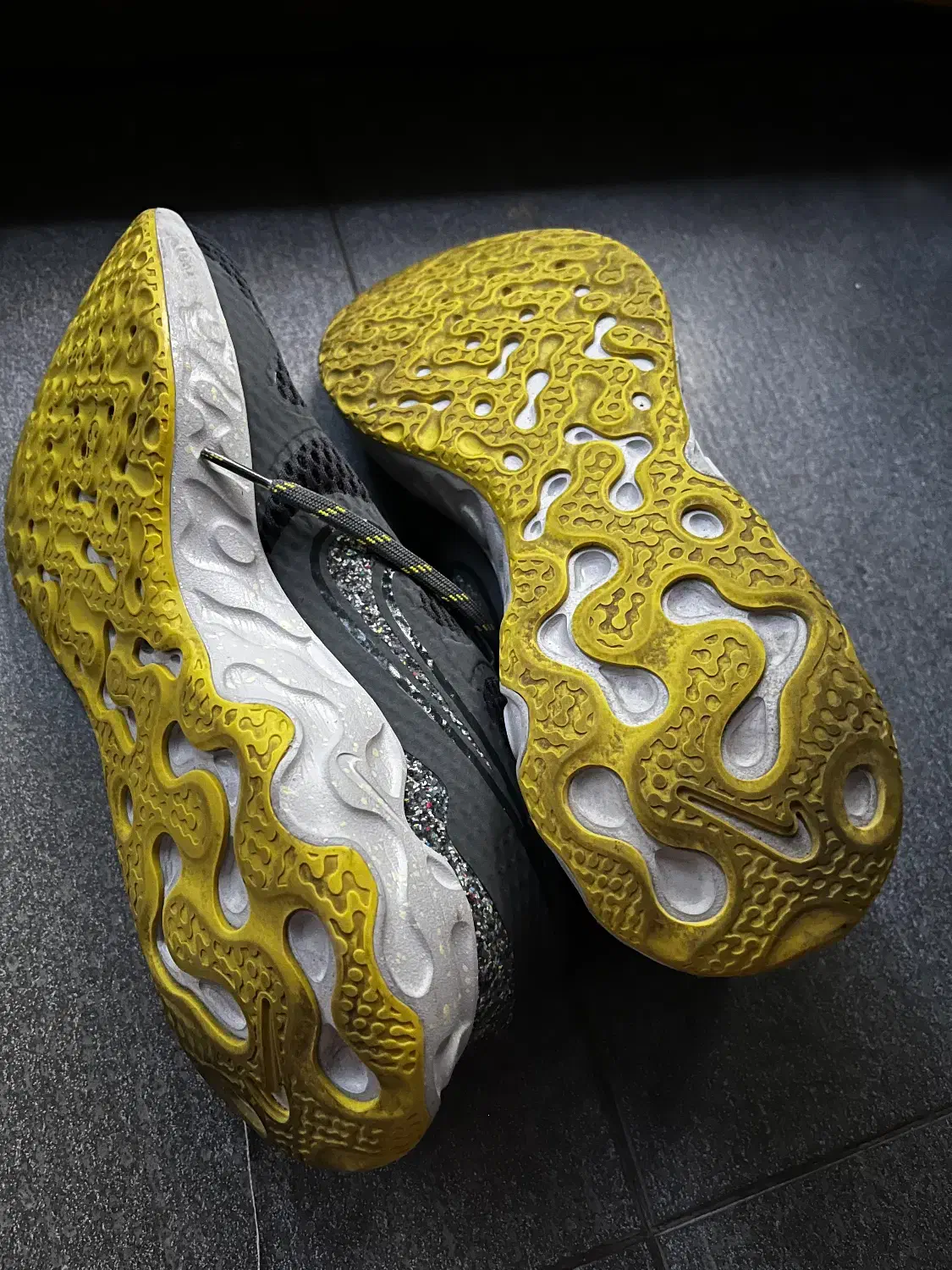 کفش رانینگ نایک اصل سایز ۴۴ Nike|کیف، کفش، کمربند|تهران, محمودیه|دیوار
