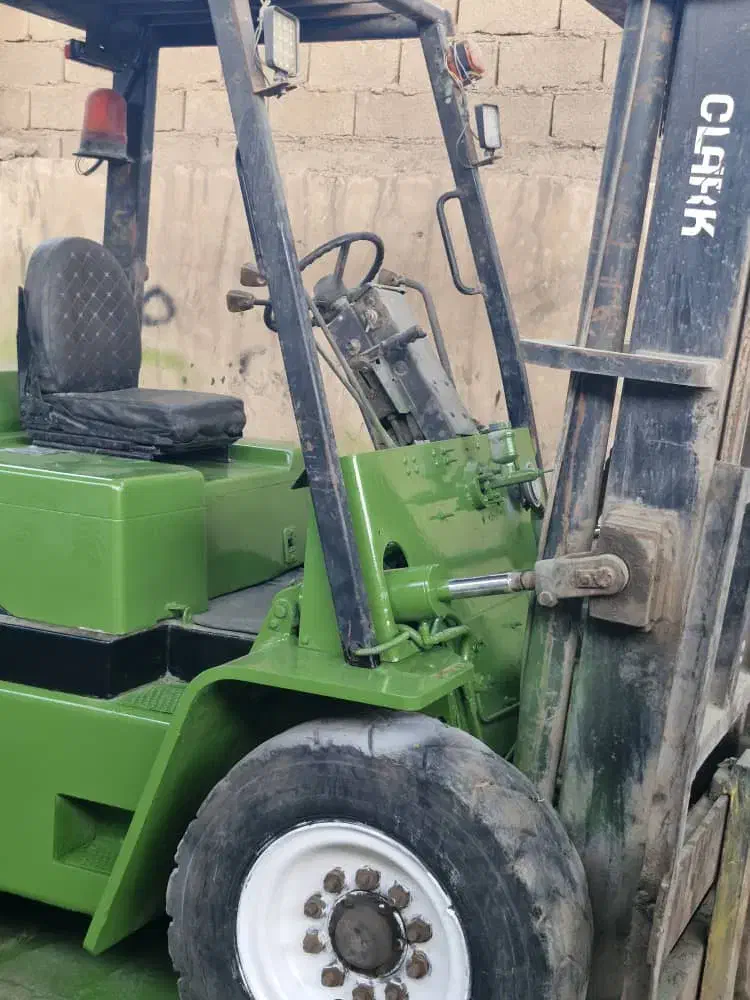 لیفتراک ۵ تن کلارک|خودرو سنگین|اصفهان, خانه اصفهان|دیوار