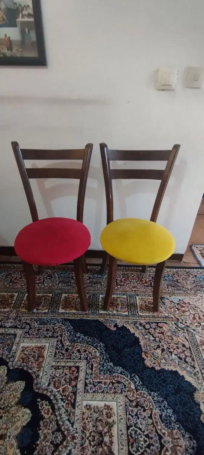میز و صندلی چوبی با چوب گردو|میز و صندلی غذاخوری|شاهینشهر, مخابرات (شهید بهشتی)|دیوار