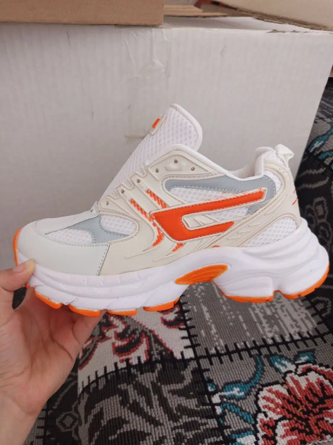 کتونی|کیف، کفش، کمربند|ساوه, |دیوار