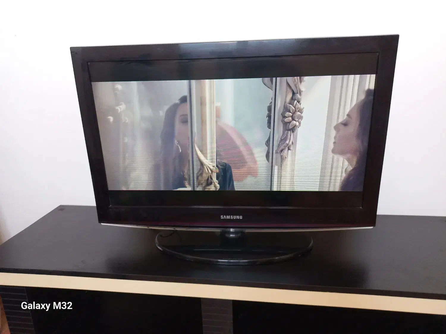 تلوزیون سامسونگ همراه میزش|تلویزیون و پروژکتور|تبریز, |دیوار