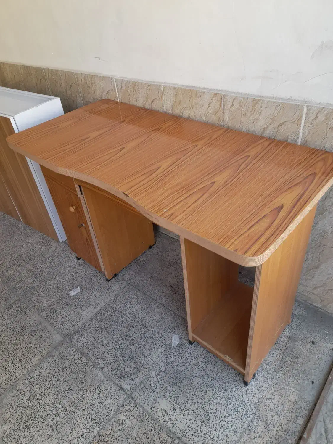 میز تحری سالم‌|میز تحریر و کامپیوتر|دورود, |دیوار