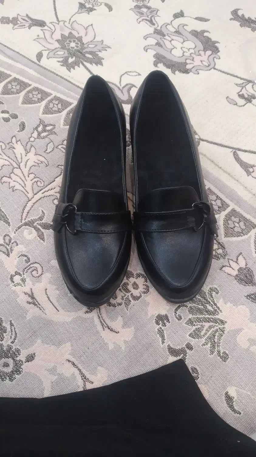 کفش|کیف، کفش، کمربند|نیشابور, مازول|دیوار