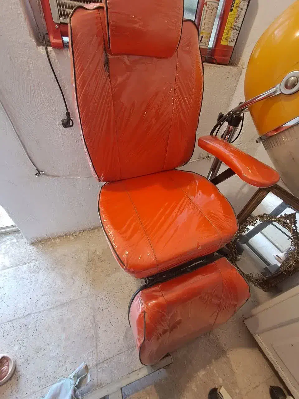 صندلی آرایشگاه|آرایشگاه و سالنهای زیبایی|مشهد, باغ فراگرد|دیوار