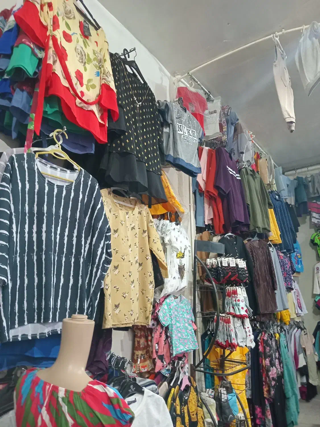 پوشاک|لباس|لنجان, |دیوار