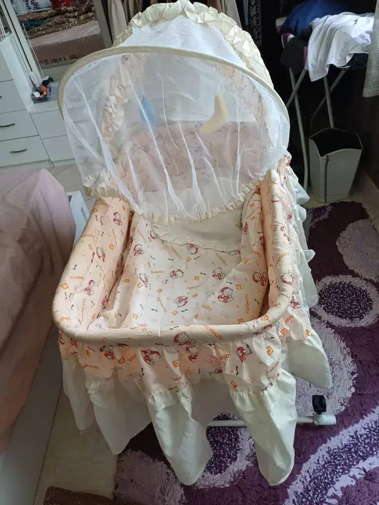 گهواره کنار تخت دخترانه و پسرانه(اسپرت)|تخت و صندلی بچه|ملایر, |دیوار